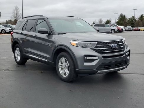 Used 2024 Ford Explorer XLT w/ Equipment Group 202A image 2