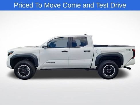Used 2025 Toyota Tacoma TRD Off-Road AWD/4WD image 2