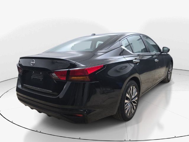 Used 2025 Nissan Altima 2.5 SV FWD image 6