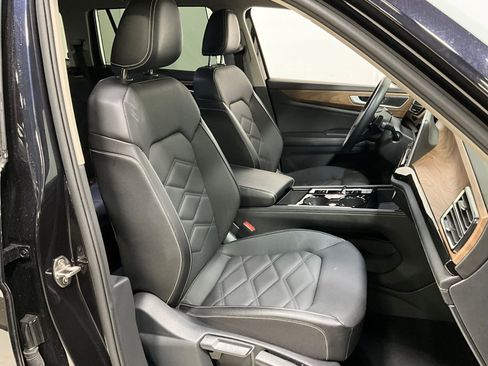 Used 2025 Volkswagen Atlas SE AWD/4WD image 6