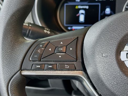 Used 2018 Nissan Kicks SV FWD image 16