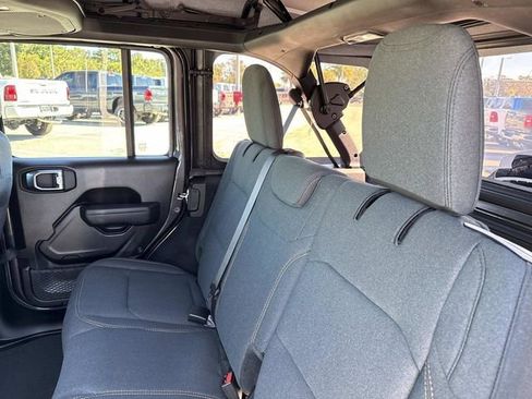 Used 2025 Jeep Wrangler Sport image 12