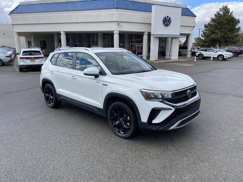 Used 2023 Volkswagen Taos SE w/ Black Wheel Package image 37