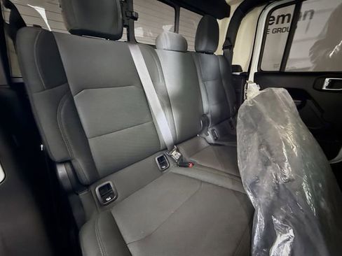 Used 2022 Jeep Gladiator Willys image 24