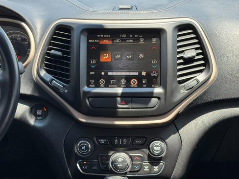 Used 2016 Jeep Cherokee Latitude w/ Comfort/Convenience Group FWD image 15