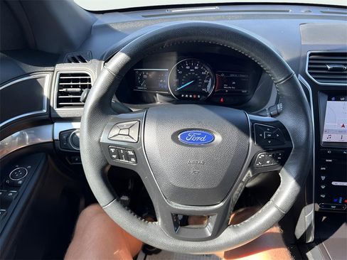 Used 2019 Ford Explorer Limited w/ Ford Safe & Smart Package image 29