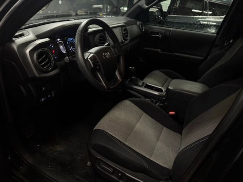 Used 2022 Toyota Tacoma TRD Sport image 15