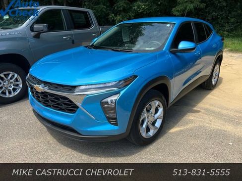Used 2025 Chevrolet Trax LS w/ LS Convenience Package FWD image 1