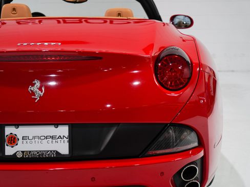 Used 2009 Ferrari California RWD image 33