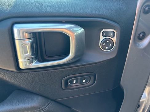 Used 2021 Jeep Wrangler Unlimited Sahara image 27