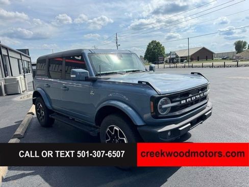 Used 2024 Ford Bronco Outer Banks AWD/4WD image 2
