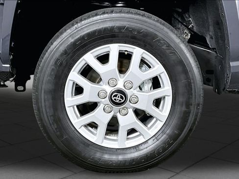 Used 2024 Toyota Tacoma SR5 AWD/4WD image 10