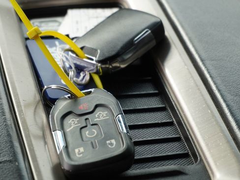 Used 2017 GMC Yukon Denali w/ Open Road Package image 28