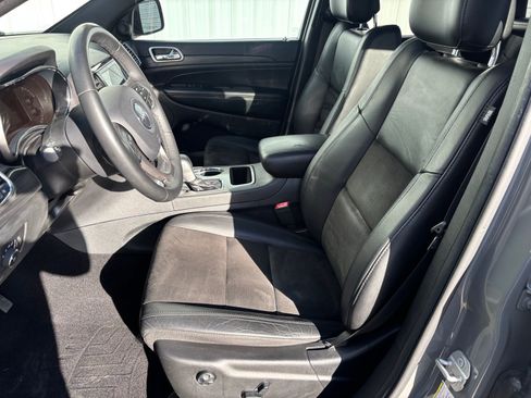 Used 2019 Jeep Grand Cherokee Altitude image 17