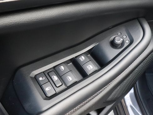 Used 2023 Jeep Grand Cherokee Altitude AWD/4WD image 15