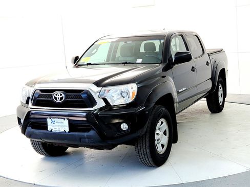 Certified 2015 Toyota Tacoma 4x4 Double Cab image 2