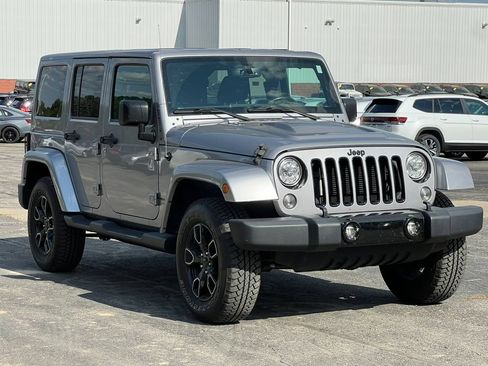 Used 2018 Jeep Wrangler Unlimited Sahara AWD/4WD image 23