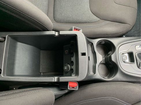 Used 2020 Jeep Cherokee Latitude w/ Cold Weather Group image 27