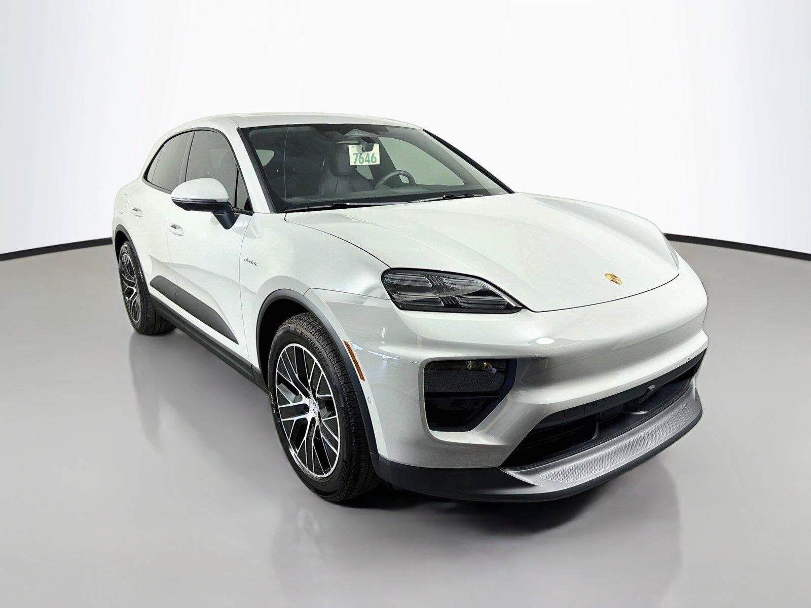Certified 2026 Porsche Macan Electric RWD image 9