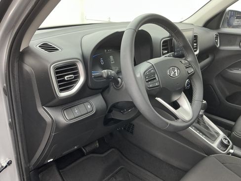 Used 2025 Hyundai Venue SEL image 13