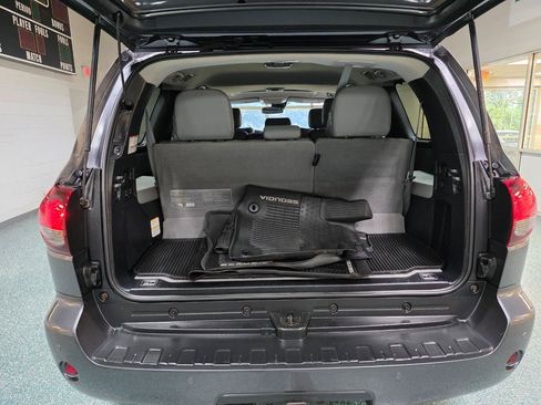 Used 2018 Toyota Sequoia Limited w/ Safety & Convenience Package AWD/4WD image 23