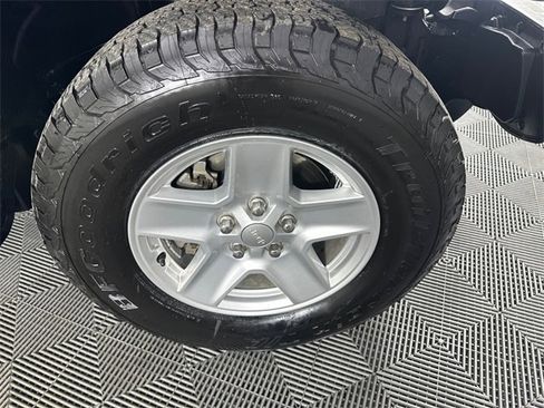 Certified 2023 Jeep Gladiator Sport image 12