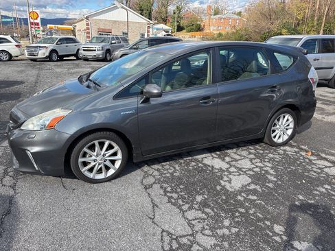 Used 2012 Toyota Prius V Five image 17