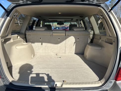 Used 2006 Toyota Highlander 4WD V6 w/ 3rd Row image 10