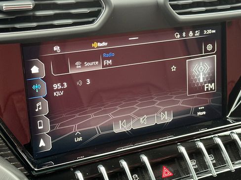 Used 2022 Lamborghini Urus image 22