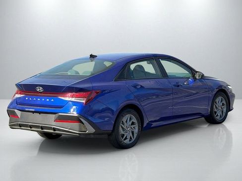 Used 2024 Hyundai Elantra SEL image 4