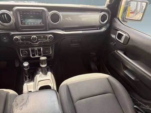Used 2019 Jeep Wrangler Unlimited Sahara AWD/4WD image 27