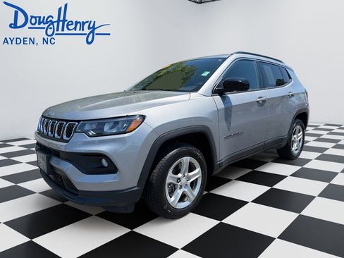 Used 2024 Jeep Compass Latitude w/ Altitude Special Edition AWD/4WD image 1