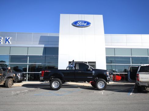 Used 2022 Ford F350 XLT w/ XLT Value Package image 2