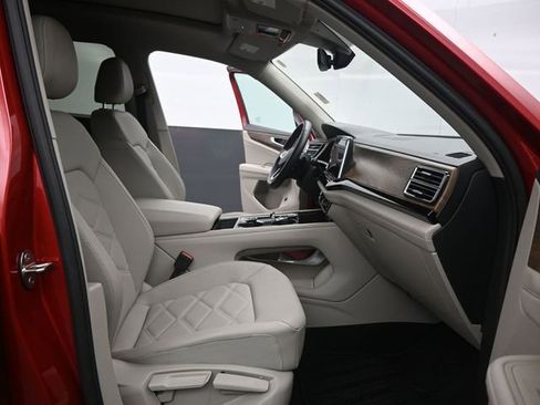 Used 2024 Volkswagen Atlas SE image 22