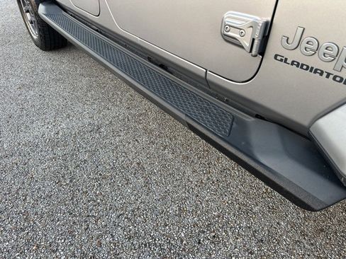 Used 2020 Jeep Gladiator Overland image 48