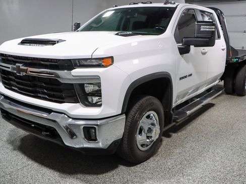 Used 2024 Chevrolet Silverado 3500 LT w/ Convenience Package image 32