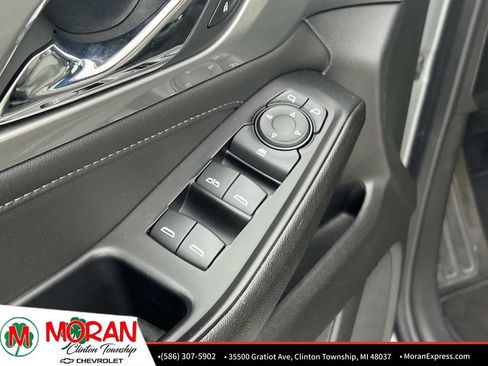 Used 2023 Chevrolet Traverse LT FWD image 17