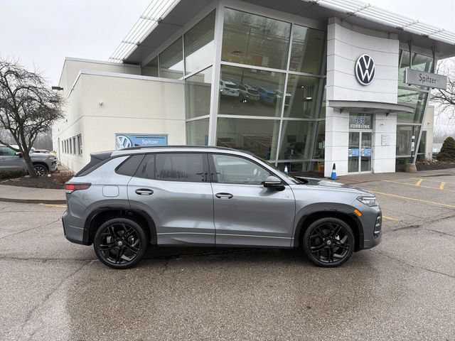 New 2026 Volkswagen Tiguan SE R-Line FWD image 10