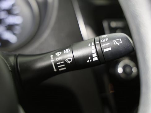 Used 2021 Nissan Rogue Sport S image 21