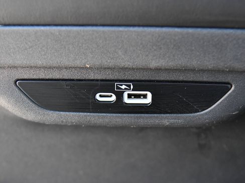 Used 2023 Chrysler Pacifica Touring-L FWD image 41