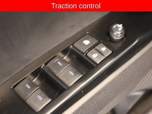 Used 2025 Toyota Camry SE image 13