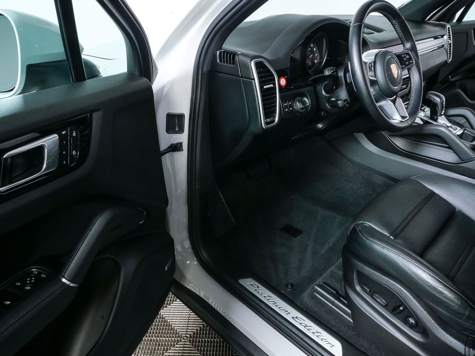 Used 2023 Porsche Cayenne Platinum Edition AWD/4WD image 8