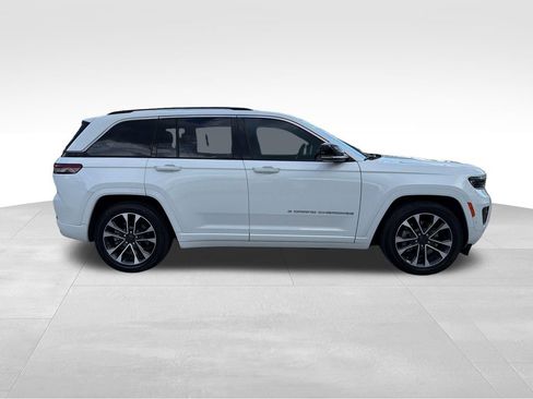 Used 2023 Jeep Grand Cherokee Overland AWD/4WD image 8