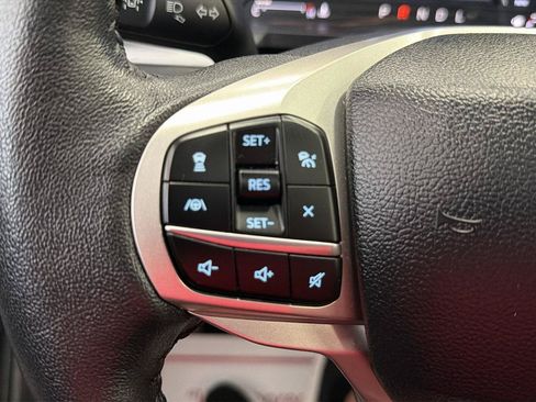 Used 2024 Ford Explorer XLT w/ Equipment Group 202A AWD/4WD image 31