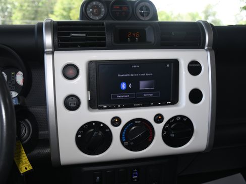 Used 2013 Toyota FJ Cruiser 4WD w/ Convenience Pkg image 16