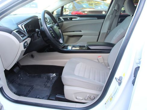 Used 2020 Ford Fusion SE FWD image 14