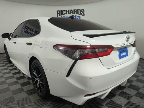 Used 2021 Toyota Camry SE image 2