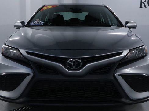 Used 2023 Toyota Camry SE image 2