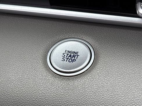 Used 2021 Hyundai Elantra SEL image 26