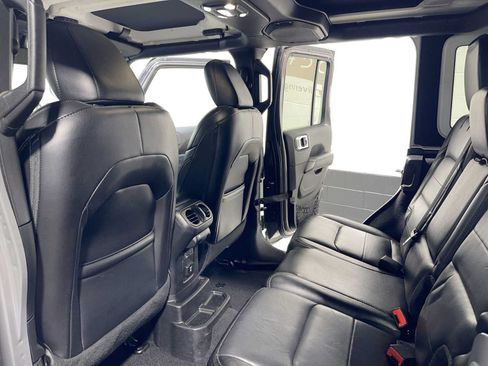Used 2020 Jeep Wrangler Unlimited Sahara AWD/4WD image 12